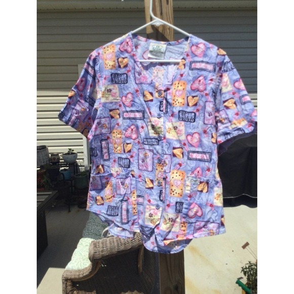 Crest cotton large scrub top womens nurse button pocket komen pink ribbon heart - Picture 1 of 13